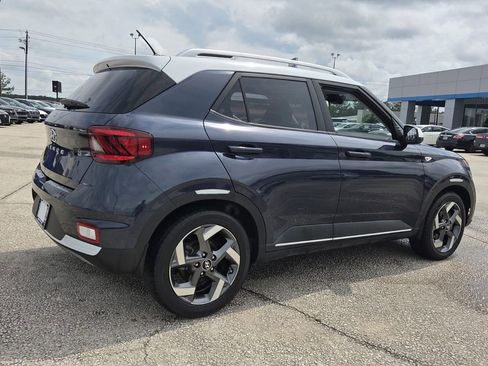 Used 2023 Hyundai Venue Limited FWD image 6