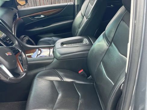 Used 2019 Cadillac Escalade 2WD w/ LPO, Radiant Package image 7