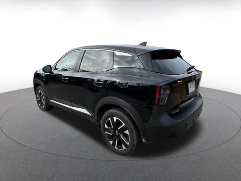 Used 2025 Nissan Kicks SV image 5