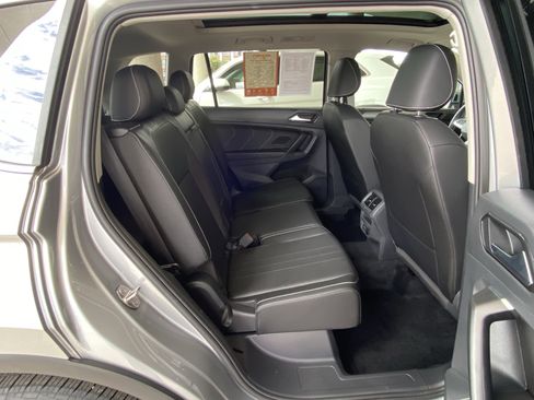 Certified 2023 Volkswagen Tiguan SE w/ Panoramic Sunroof Package FWD image 41