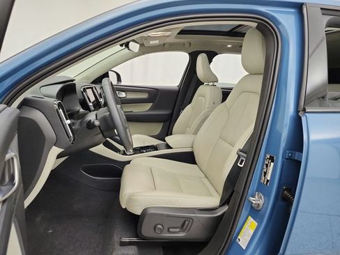 Used 2024 Volvo XC40 B5 Plus w/ Protection Package Premier AWD/4WD image 17