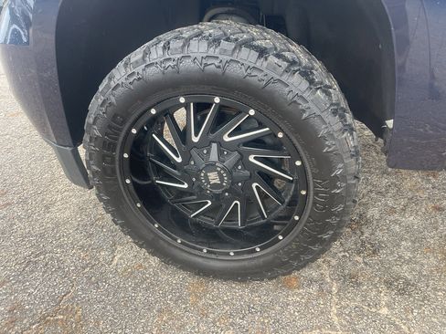 Used 2020 Chevrolet Tahoe LT image 32