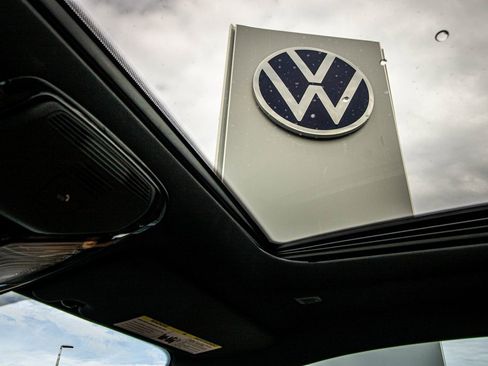 Used 2024 BMW M2 w/ Lighting Package image 42