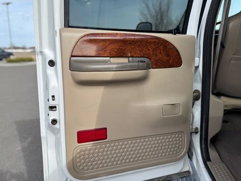 Used 2002 Ford F350 Lariat image 29