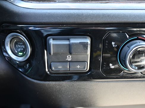 Used 2025 Chevrolet Silverado 2500 LT w/ Texas Edition image 28