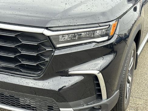 Used 2025 Honda Pilot Touring image 9