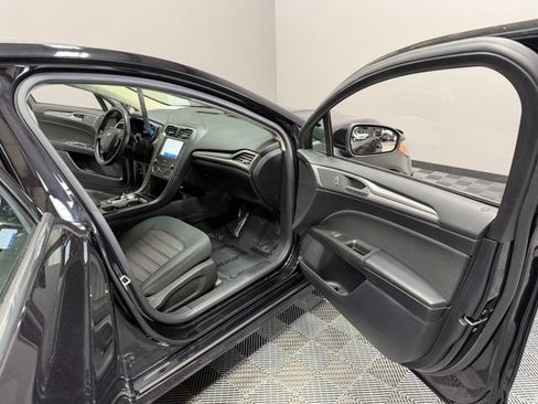 Used 2020 Ford Fusion SE FWD image 22