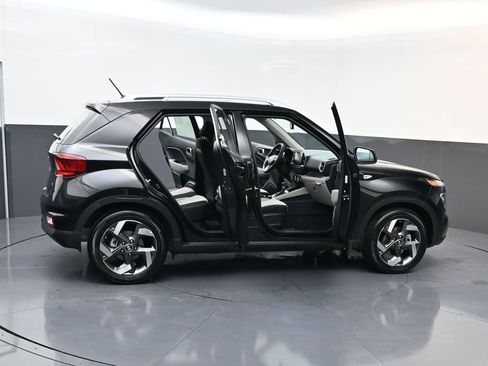 Certified 2025 Hyundai Venue SEL image 30