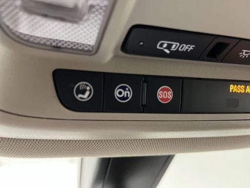 Used 2017 GMC Acadia SLT image 25