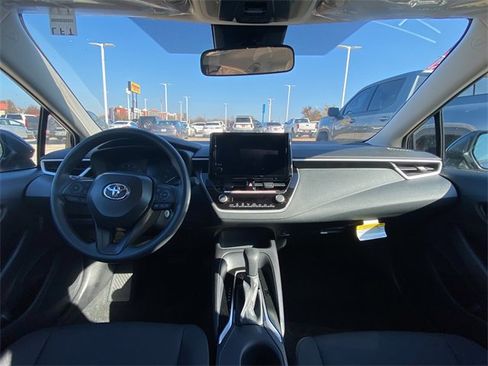 Used 2025 Toyota Corolla LE image 17