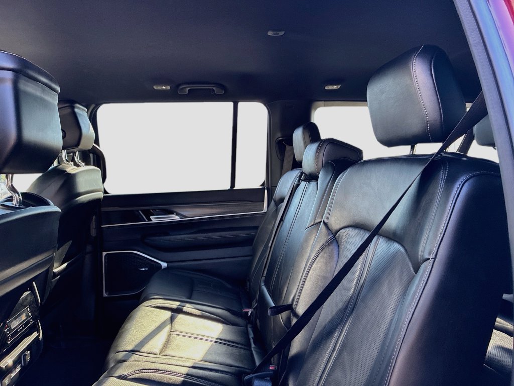 Used 2024 Jeep Wagoneer L Series III w/ Flexible Seating Group AWD/4WD image 25