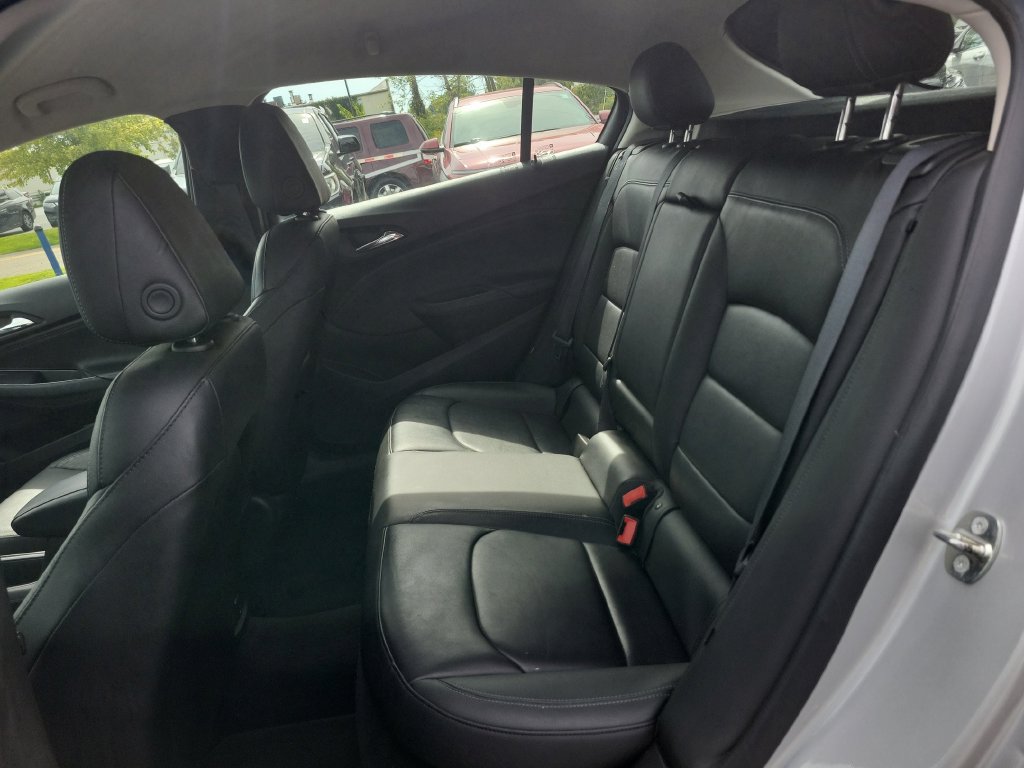 Used 2018 Chevrolet Cruze Premier FWD image 15