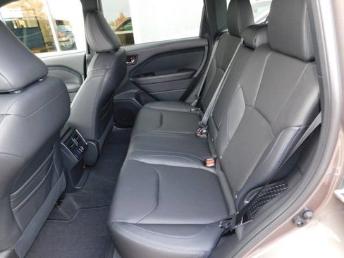 Certified 2025 Subaru Forester Limited w/ Popular Package AWD/4WD image 11