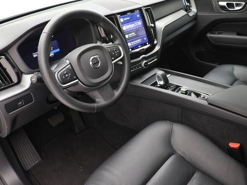 Used 2025 Volvo XC60 B5 Core image 15