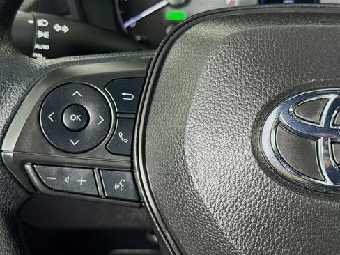 Used 2024 Toyota Corolla Cross AWD Hybrid image 11