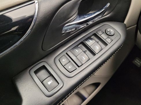 Used 2019 Dodge Grand Caravan SXT image 27