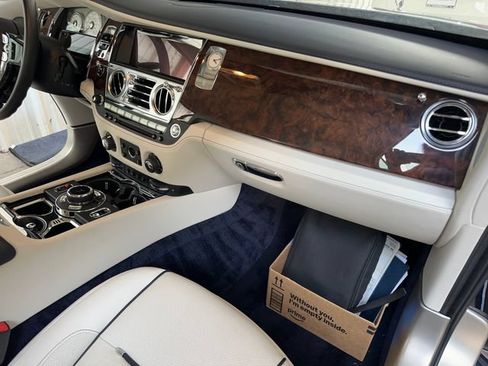 Used 2020 Rolls-Royce Dawn RWD image 22