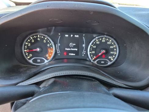 Used 2017 Jeep Renegade Altitude FWD image 10