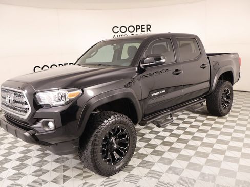 Used 2017 Toyota Tacoma TRD Off-Road w/ Tow Package (A/T) AWD/4WD image 10
