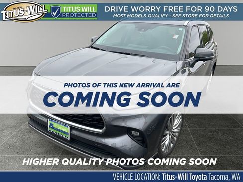 Used 2023 Toyota Highlander Platinum AWD/4WD image 2