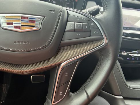Certified 2022 Cadillac XT5 Sportv w/ LPO, ONYX Package AWD/4WD image 28