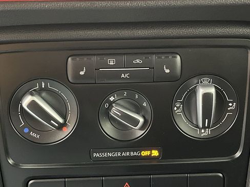 Used 2016 Volkswagen Beetle 1.8T SE image 17