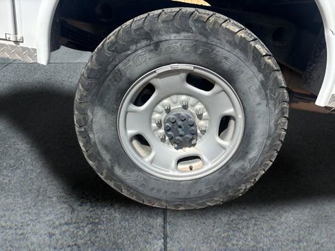 Used 2023 GMC Sierra 2500 Pro w/ Convenience Package image 12