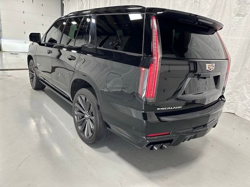 Used 2025 Cadillac Escalade V image 5