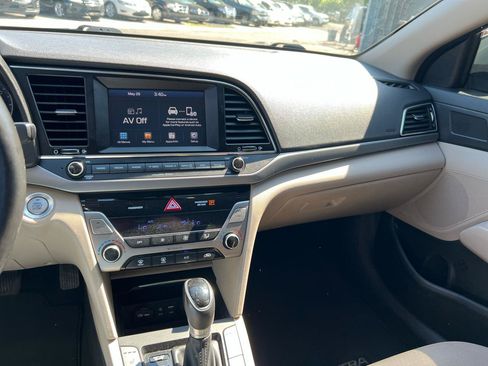 Used 2017 Hyundai Elantra Value Edition w/ Cargo Package FWD image 9