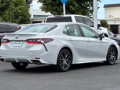 Used 2023 Toyota Camry SE FWD image 8