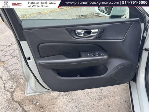 Used 2019 Volvo S60 T6 Momentum w/ Premium Package image 15