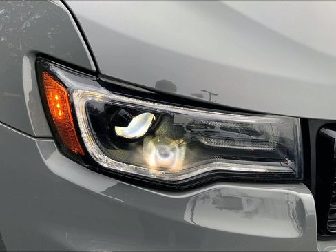 Used 2020 Jeep Grand Cherokee Altitude AWD/4WD image 19