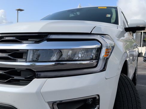 Used 2024 Ford Expedition Limited RWD image 3