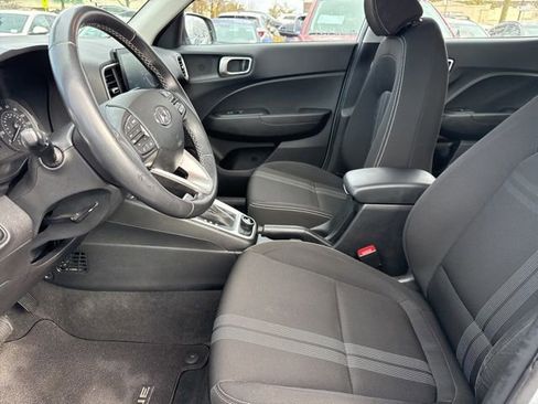 Used 2022 Hyundai Venue SEL w/ Cargo Package image 19