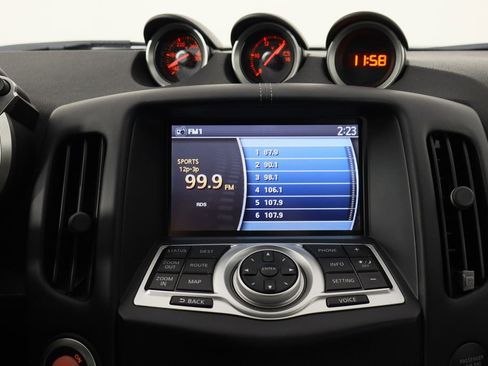 Used 2009 Nissan 370Z Touring image 18