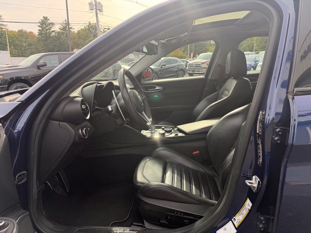 Used 2019 Alfa Romeo Giulia Ti AWD/4WD image 10