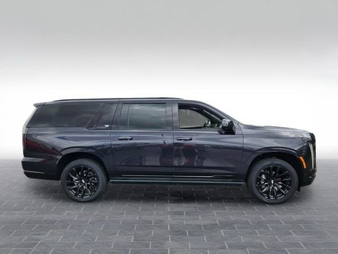 Certified 2025 Cadillac Escalade ESV Sport AWD/4WD image 4