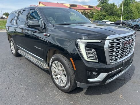 Used 2025 GMC Yukon XL Denali AWD/4WD image 3