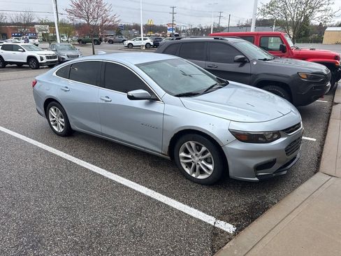 Used 2017 Chevrolet Malibu LT w/ Driver Confidence Package image 1
