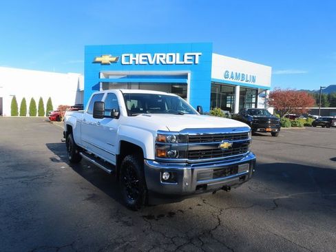Used 2015 Chevrolet Silverado 3500 LTZ image 40