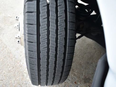 Used 2010 Ford E-450 and Econoline 450 Super Duty image 19