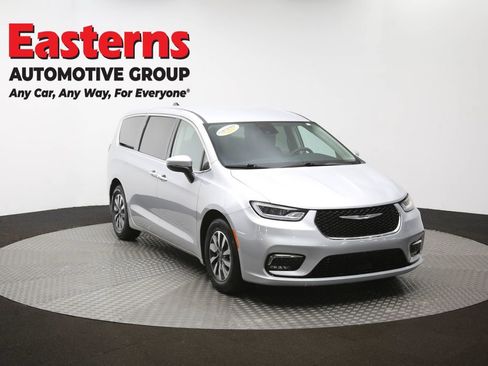 Used 2023 Chrysler Pacifica Touring-L FWD image 52