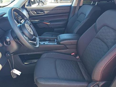 Certified 2025 Nissan Pathfinder S image 3