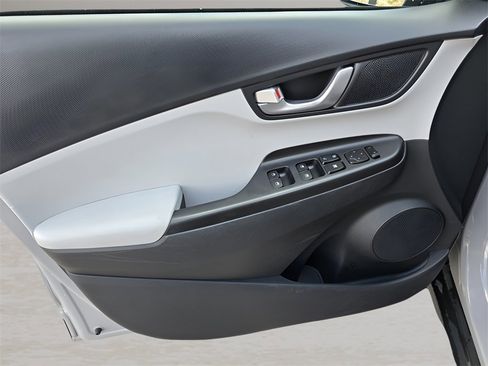 Used 2023 Hyundai Kona SEL w/ Convenience Package image 17