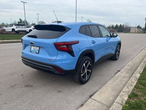 Used 2024 Chevrolet Trax RS w/ Sunroof Package image 3