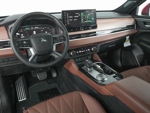 Used 2025 Mitsubishi Outlander SEL image 19