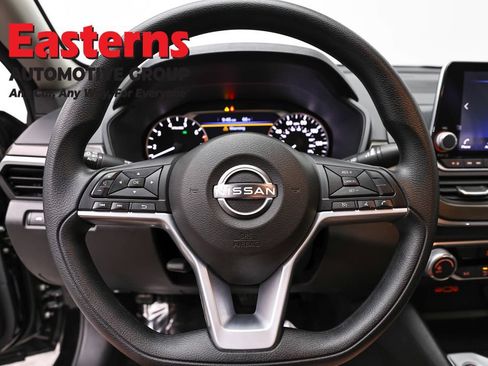 Used 2025 Nissan Altima 2.5 SV FWD image 10