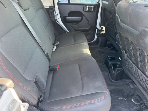 Used 2022 Jeep Wrangler Unlimited Rubicon AWD/4WD image 5