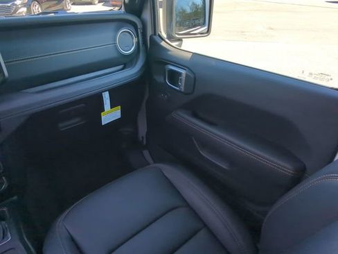 New 2024 Jeep Wrangler Unlimited Sahara w/ Technology Group AWD/4WD image 17