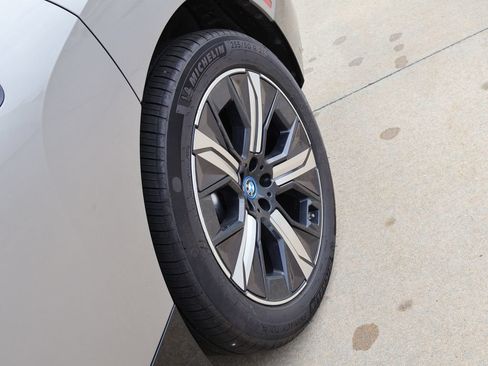Used 2024 BMW iX xDrive50 w/ Premium Package AWD/4WD image 43